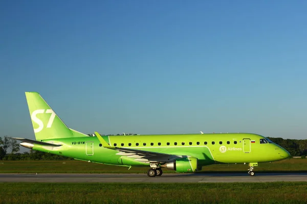 Novosibirsk Juillet Embraer Erj 170 Bym Des Compagnies Aériennes Circulant — Photo