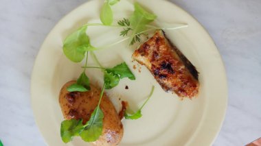 Kızarmış pollock balık. Mobilestock.