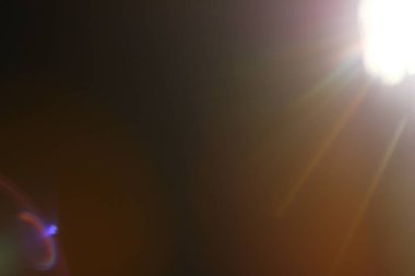 Arka plan. Siyah arka plan üzerine güneş ışınları. Işınları ile flare.