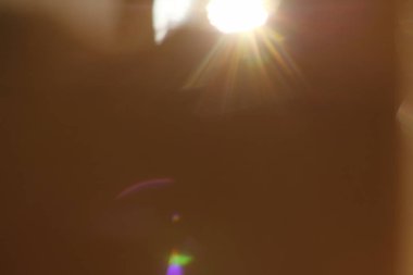 Arka plan. Siyah arka plan üzerine güneş ışınları. Işınları ile flare.