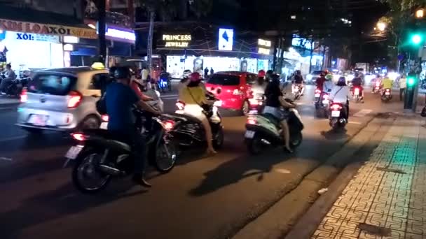 Nha Trang Vietnam Dicembre 2018 Strada Trafficata Notte Nha Trang — Video Stock