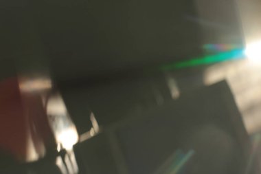 Arka plan. Siyah arka plan üzerine güneş ışınları. Işınları ile flare.