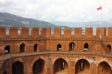 Alanya Kalesi 'nin kırmızı Kulesi-Alanya Kalesi, Güney Türk 'de Ortaçağ kalesidir..