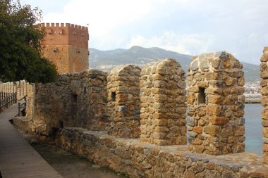 Alanya Kalesi 'nin kırmızı Kulesi-Alanya Kalesi, Güney Türk 'de Ortaçağ kalesidir..