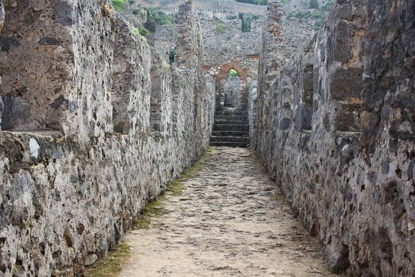Alanya Kalesi 'nin kırmızı Kulesi-Alanya Kalesi, Güney Türk 'de Ortaçağ kalesidir..