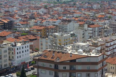 Manavgat, Türkiye - 04 Mayıs 2019: Şehir caddesinde havadan panoramik manzara.