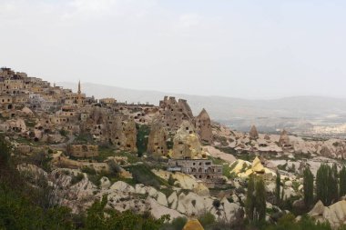 Kapadokya, Türkiye. Güvercinler vadisi. Antik kale Uchisar.