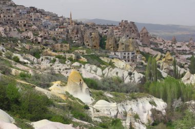 Kapadokya, Türkiye. Güvercinler vadisi. Antik kale Uchisar.
