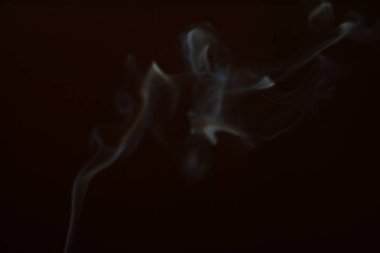 Siyah arka planda duman. Hareket bulanıklığı. Tasarımınız için Duman Katmanı.