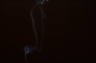 Siyah arka planda duman. Hareket bulanıklığı. Tasarımınız için Duman Katmanı.