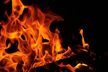 Bulanık arka plan. Siyah üzerinde yangın alevleri desen.