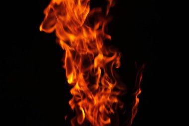 Bulanık arka plan. Siyah üzerinde yangın alevleri desen.