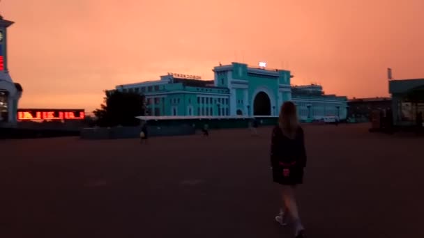 Novosibirsk Rússia Julho 2019 Cidade Noturna Novosibirsk Estação Ferroviária Principal — Vídeo de Stock