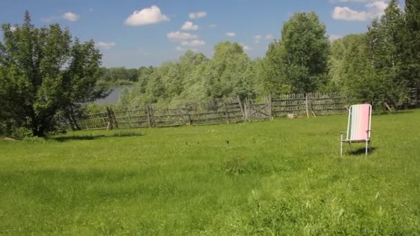 Aziatische Vrouw Wandelen Genieten Van Zand Duin Silhouet Van Het — Stockvideo