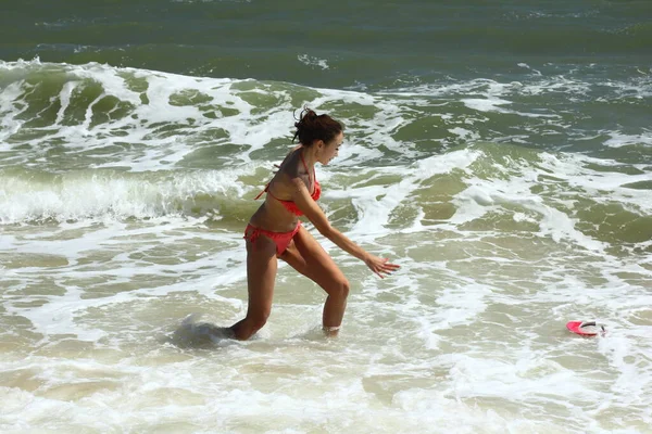Azji Dziewczyna Relaks Słonecznej Plaży — Zdjęcie stockowe
