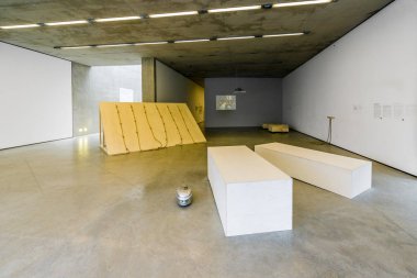 Salzburg, Avusturya - 31 Temmuz 2014: Museum der Moderne Monchsberg Monchsberg Dağı, altmış metre yukarıda Anton-Neumayr-Square, Salzburg, Avusturya'nın sarp uçurum üstüne tünemiş,.