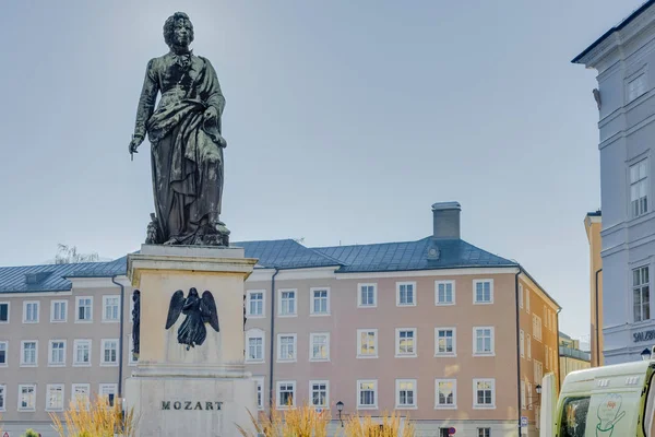 Statua Mozart Usytuowany Jest Przy Placu Mozarta Mozartplatz Salzburg Austria — Zdjęcie stockowe