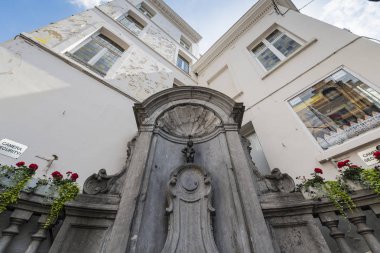 Manneken Pis (küçük adam çiş) veya le Petit Julien, bir Simgesel Yapı küçük bronz heykel Brüksel, Belçika