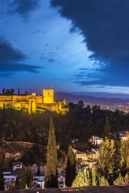 Alhambra, Saray ve karmaşık kale Harabeleri Kral tarafından yeniden çevrildi kadar ilk küçük bir kale inşa Muhammed ben Al-Ahmar Granada'da, Endülüs, İspanya.