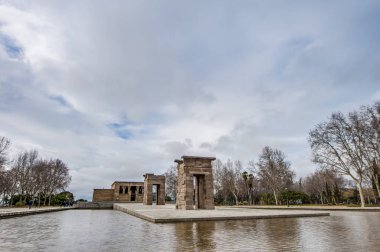 Tapınak, Debod (Templo Debod de), Madrid, İspanya'da yeniden inşa edildi bir Antik Mısır Tapınağı.