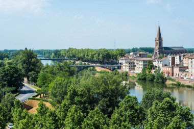 Le Tarn nehri Montauban 'dan geçiyor, Tarn et Garonne, Midi Pyrenees, Fransa