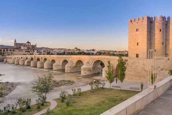 Ponte Romana Construída Início Século Através Rio Guadalquivir Centro Histórico — Fotografia de Stock