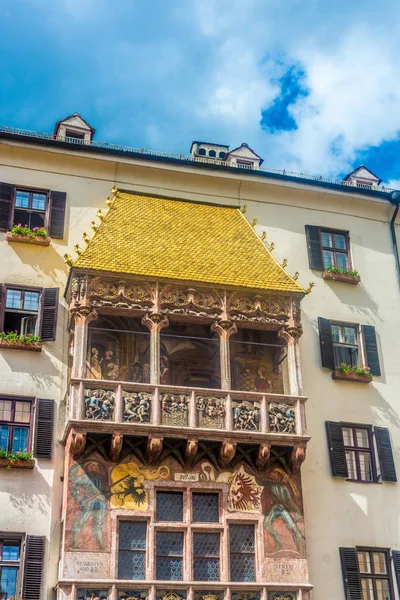 Techo Dorado Adornado Con 738 Azulejos Cobre Dorados Fuego Innsbruck —  Fotos de Stock