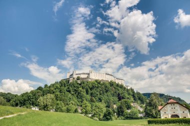 Hohensalzburg kale (festung hohensalzburg) kelimenin tam anlamıyla 