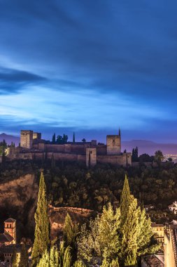 Alhambra, Saray ve karmaşık kale Harabeleri Kral tarafından yeniden çevrildi kadar ilk küçük bir kale inşa Muhammed ben Al-Ahmar Granada'da, Endülüs, İspanya.