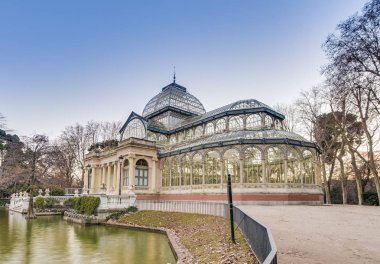 Crystal Palace (Palacio de Cristal), cam ve metal yapı flora ve fauna Buen Retiro Park Madrid, İspanya üzerinde Filipinler sergilemek 1887 yılında Ricardo Velazquez Bosco tarafından inşa.
