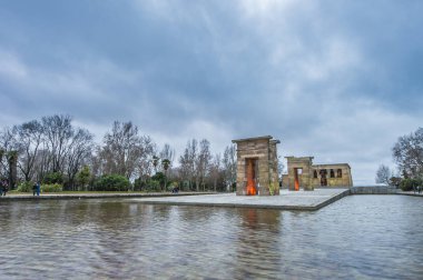 Tapınak, Debod (Templo Debod de), Madrid, İspanya'da yeniden inşa edildi bir Antik Mısır Tapınağı.