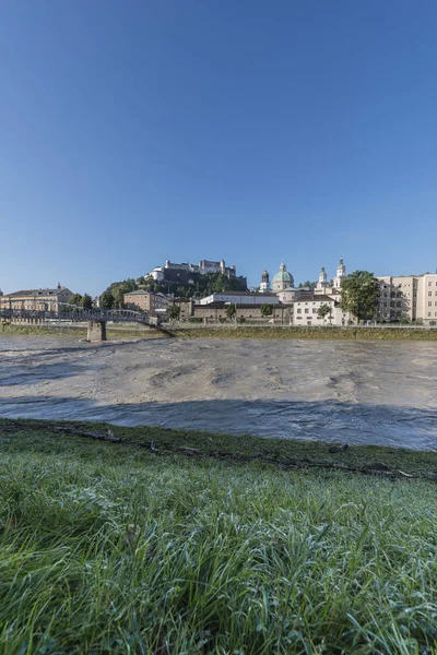 Fiume Salzach Viaggio Attraverso Città Salisburgo Austria — Foto Stock