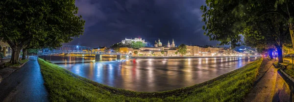 Salzach Ποταμός Στο Δρόμο Του Μέσα Από Την Πόλη Σάλτσμπουργκ — Φωτογραφία Αρχείου