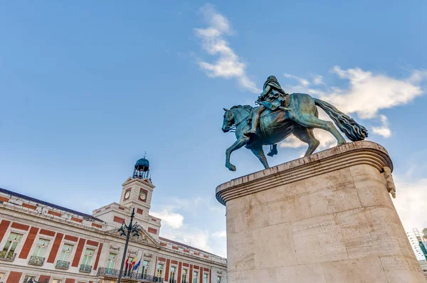 西班牙马德里广场德尔广场上的卡洛斯三世马术雕像 — 图库照片