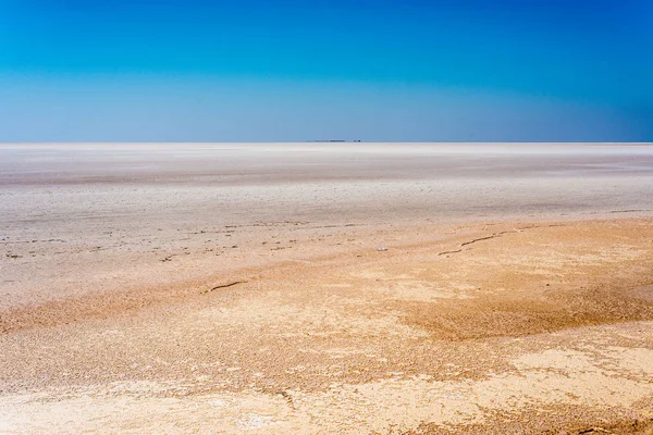 Chott Djerid また綴られる Sciott Gerid とジェリドはチュニジア南部の大きな内陸塩湖です — ストック写真