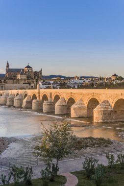 Cordoba, Andalusia, Güney İspanya Roma köprüsü.