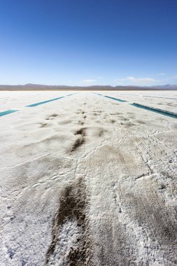 salinas grandes jujuy, Arjantin üzerinde su havuzu.