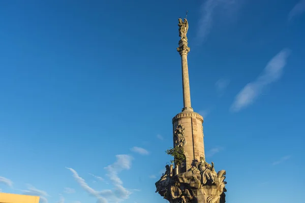 Statua Saint Raphael triumf w Kordoba, Hiszpania. — Zdjęcie stockowe