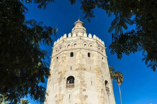 Torre de Ouro em Sevilha, sul da Espanha . — Fotografia de Stock