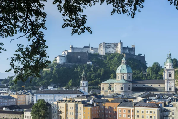 Fästningen Hohensalzburg Castle (Festung Hohensalzburg) i Salzburg, Austri — Stockfoto