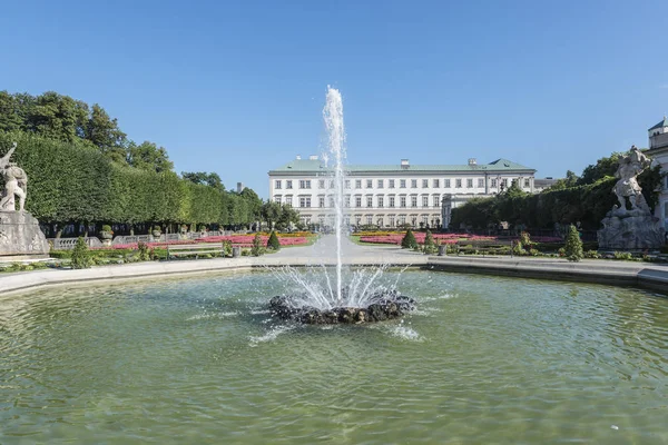 Mirabell trädgården (Mirabellgarten) i Salzburg, Österrike — Stockfoto