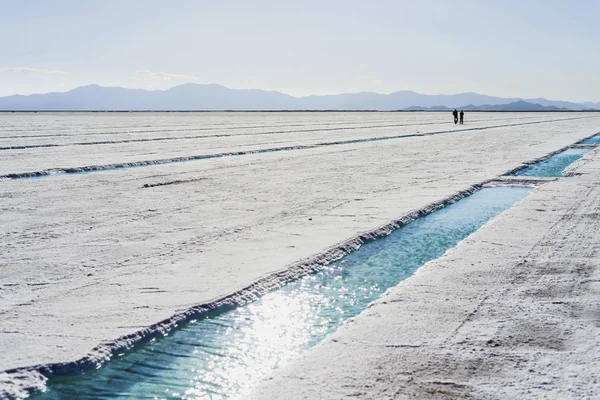 Water zwembad op salinas grandes jujuy, Argentinië. — Stockfoto