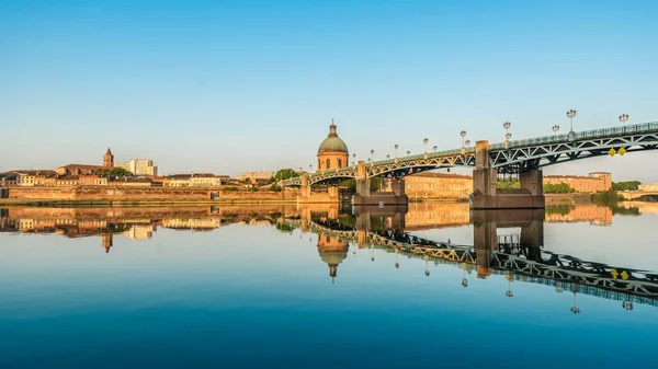 Most Saint-Pierre w Toulouse, Francja. — Zdjęcie stockowe