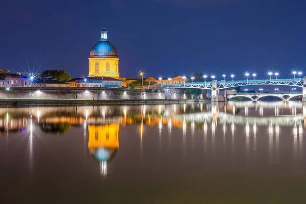 La Garonne pasando por Toulouse, Francia — Foto de Stock