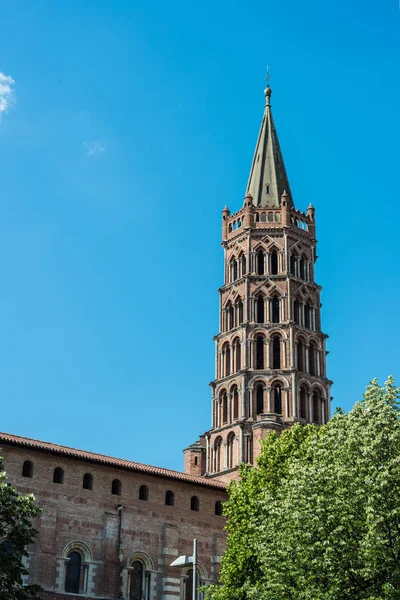 De basiliek van St. Sernin in Toulouse, Frankrijk. — Stockfoto