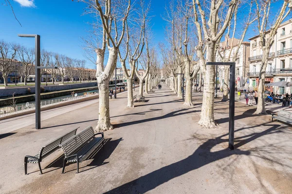 Fransa 'nın Narbonne şehrindeki Cours de la Republique caddesi — Stok fotoğraf