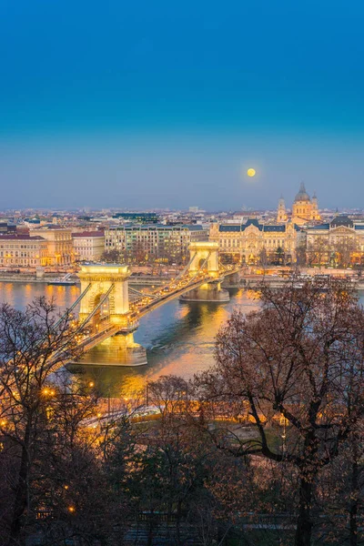 Macaristan, Budapeşte 'deki Szechenyi Zincir Köprüsü. — Stok fotoğraf