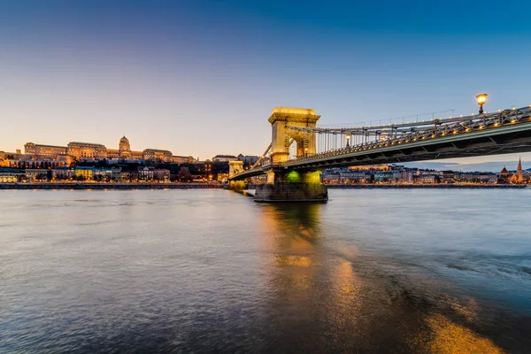 Il Ponte delle Catene Szechenyi a Budapest, Ungheria . — Foto Stock