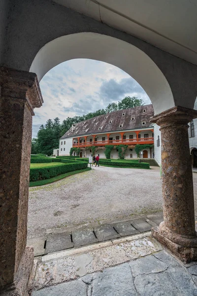 Kasteel Ambras in Innsbruck, Oostenrijk. — Stockfoto