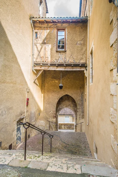 Vicolo medievale a Gers, Francia meridionale . — Foto Stock